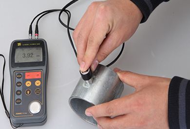 Ultrasonic wall thickness gauge